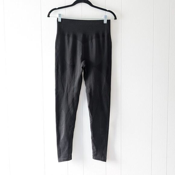 The Giving Movement Black Tonal 24" High-rise Leggings in SMLS100©, size L - Picture 2 of 7
